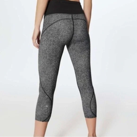 Lululemon Run The Day 7/8 Tight 25 Legging in Fractal Dark Starlight Black
